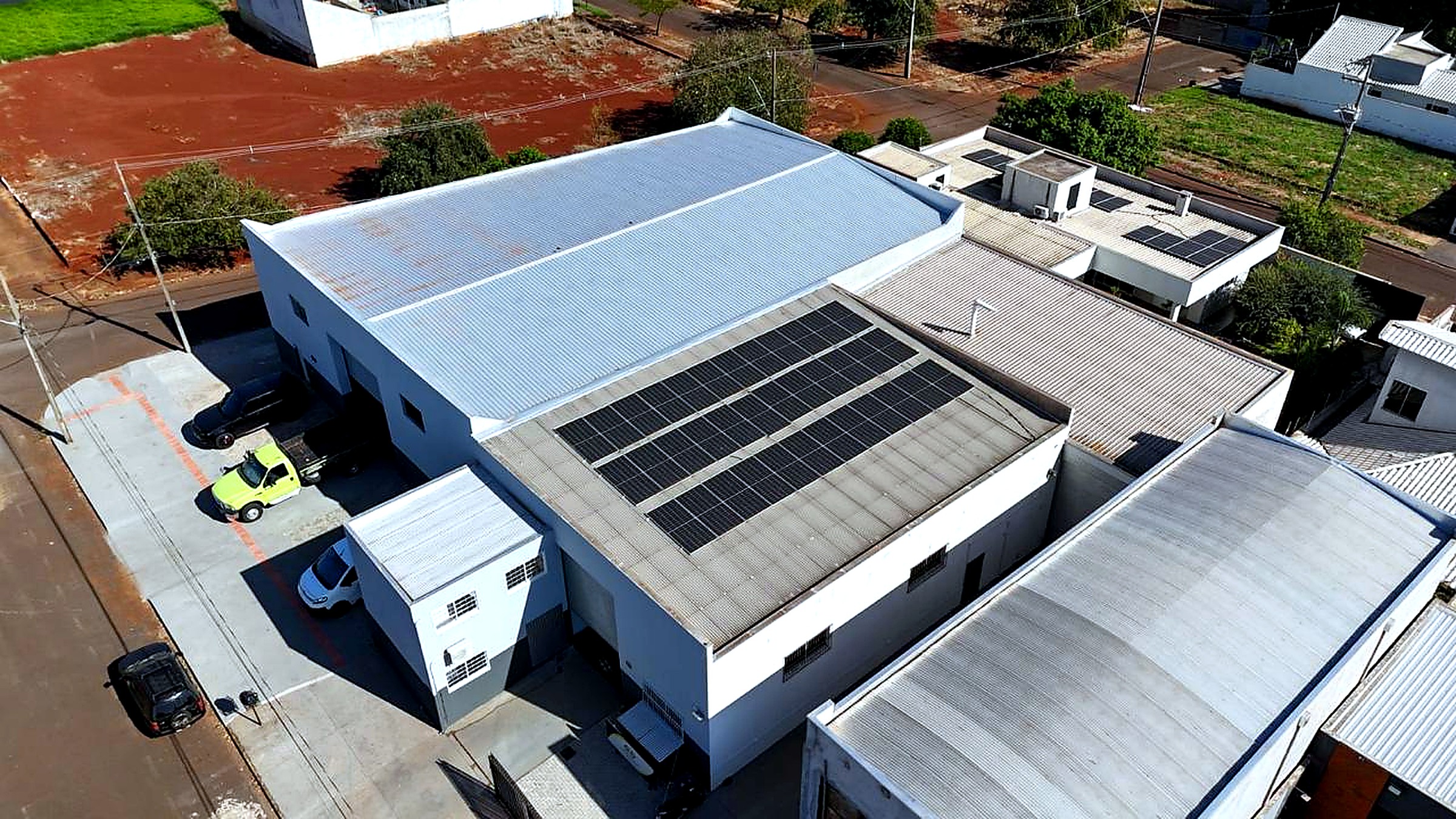 Unidade industrial Dentech com energia solar em Maringá